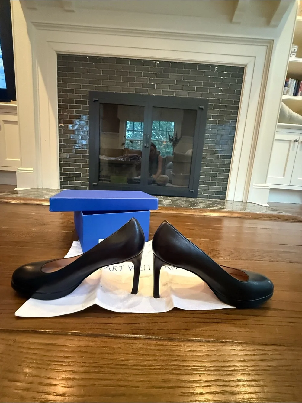 Stuart Weitzman Black Leather Classic Round-Toe Pumps